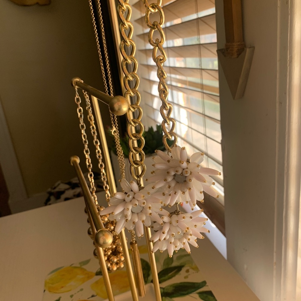 STATEMENT STONE AND GOLD NECKLACE
